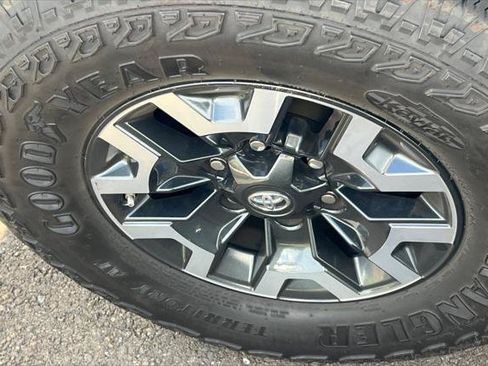 Certified 2019 Toyota Tacoma SR5 RWD image 10