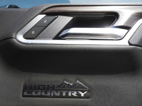 Used 2025 Chevrolet Silverado 1500 High Country w/ Z71 Off-Road Package AWD/4WD image 11