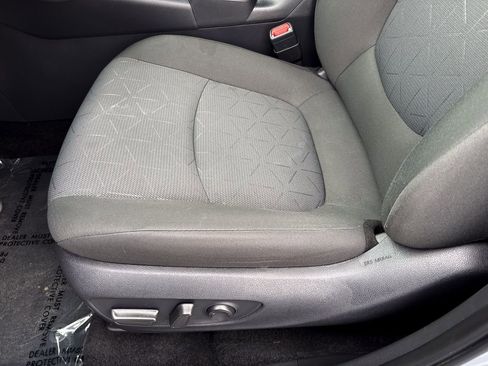 Used 2025 Toyota RAV4 XLE AWD/4WD image 21