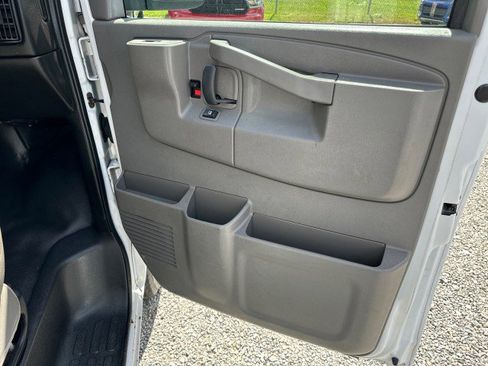Used 2017 Chevrolet Express 2500 image 35