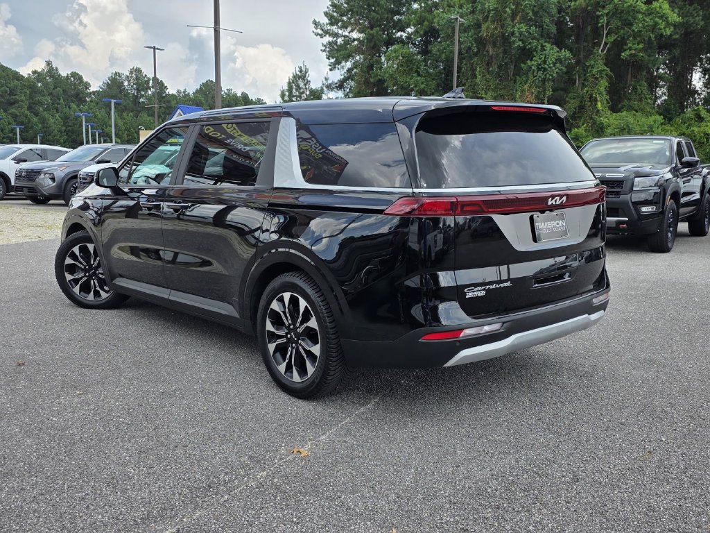 Used 2022 Kia Carnival EX FWD image 4