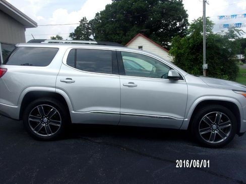 Used 2018 GMC Acadia Denali w/ Technology Package FWD image 4