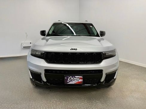 Used 2022 Jeep Grand Cherokee L Limited w/ Black Appearance Package image 5