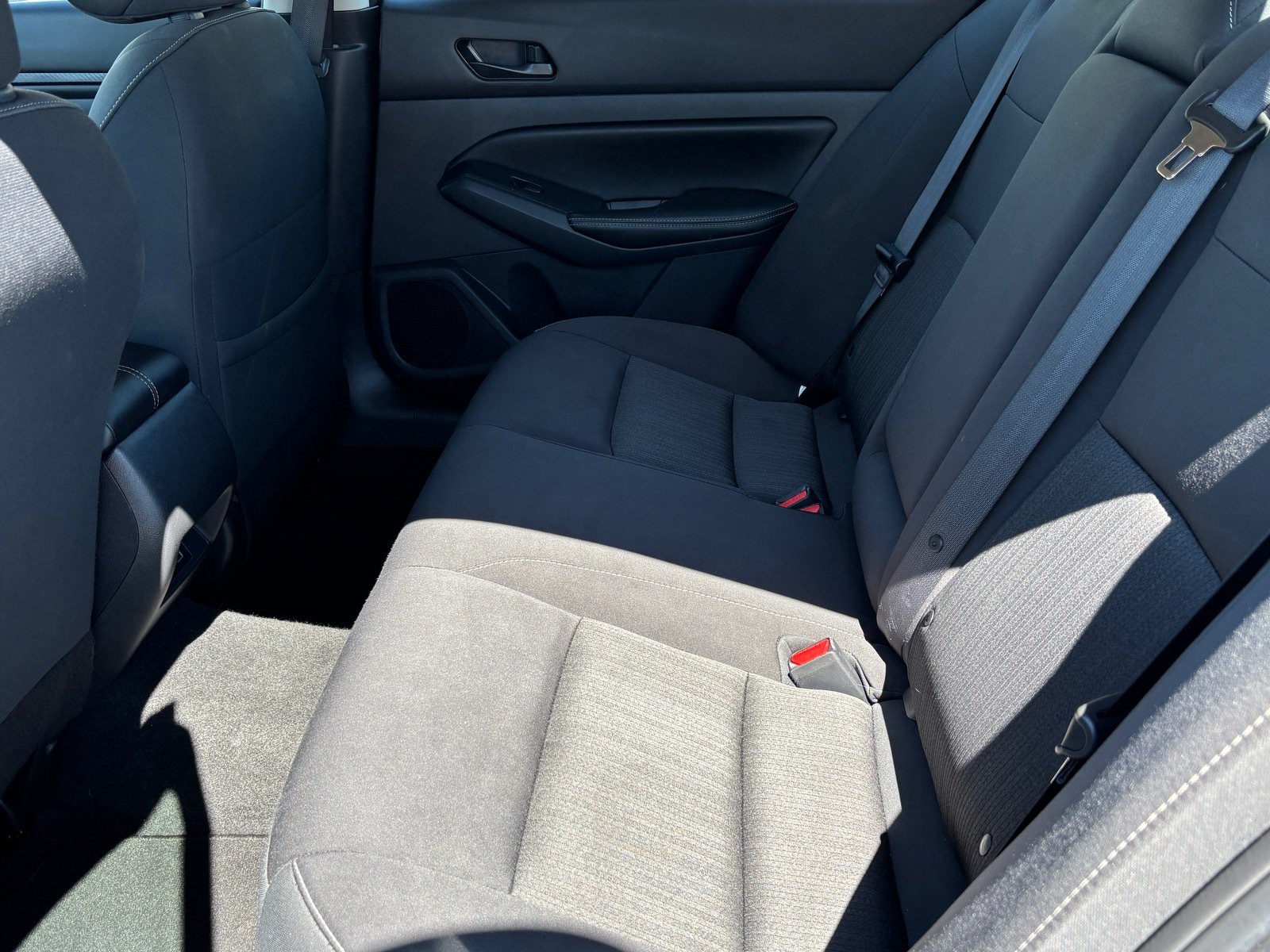 Used 2025 Nissan Altima 2.5 SV FWD image 27
