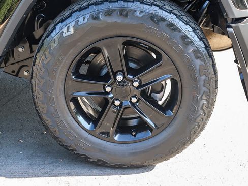 Used 2022 Jeep Wrangler Unlimited Sahara AWD/4WD image 10