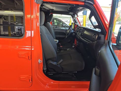 Used 2023 Jeep Wrangler Unlimited w/ Convenience Group AWD/4WD image 5