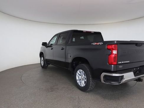 Used 2022 Chevrolet Silverado 1500 LT AWD/4WD image 12