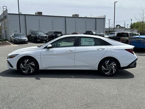 New 2026 Hyundai Elantra Limited FWD image 34