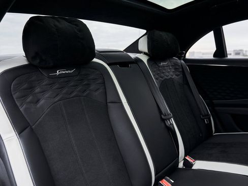 Used 2025 Bentley Flying Spur Plug-In Hybrid image 45