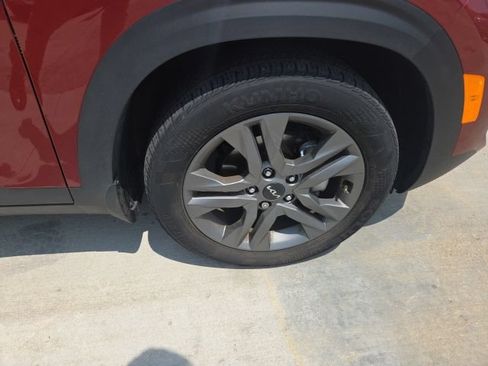 Used 2023 Kia Seltos S w/ Navigation Package FWD image 13