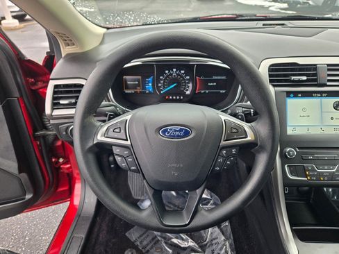 Used 2017 Ford Fusion SE w/ Fusion SE Technology Package image 28