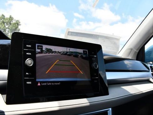 New 2025 Volkswagen Taos SE image 13