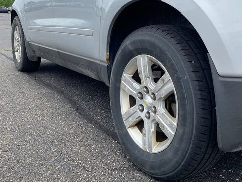 Used 2011 Chevrolet Traverse LT w/ Personal Connectivity Package FWD image 16
