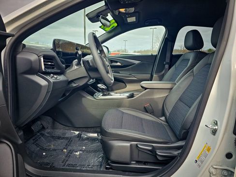 Used 2025 Buick Envista Preferred image 12