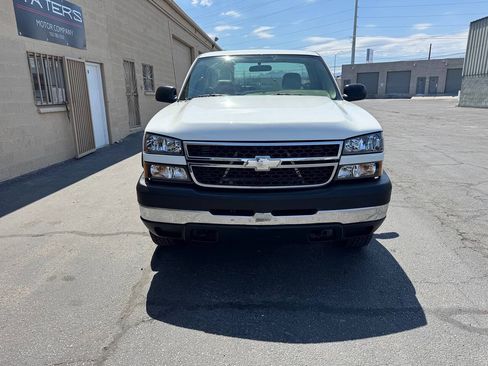 Used 2006 Chevrolet Silverado 2500 W/T w/ Heavy-Duty Power Package AWD/4WD image 12