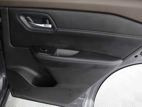 Used 2023 Nissan Rogue SV w/ SV Premium B Package image 27