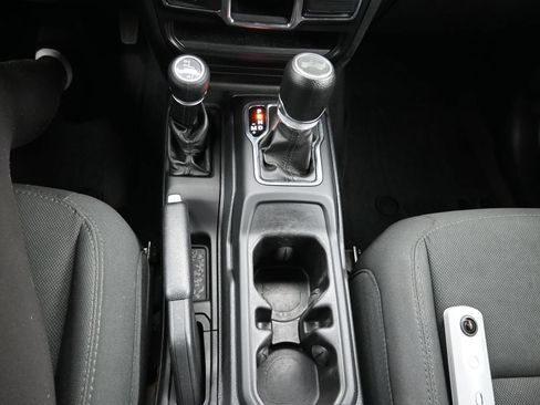 Used 2022 Jeep Wrangler Sport AWD/4WD image 24
