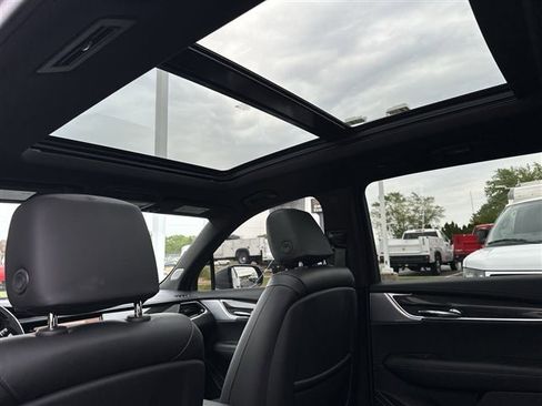 Used 2023 Cadillac XT6 Sport w/ Technology Package image 21