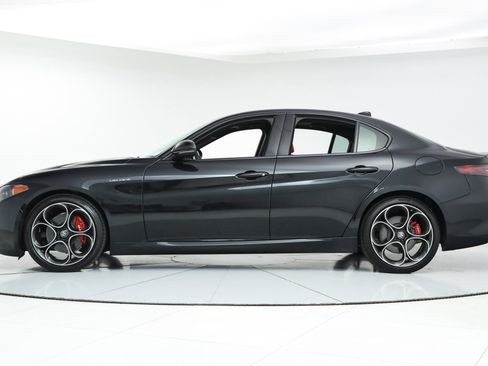 New 2025 Alfa Romeo Giulia w/ Veloce Package Rwd image 2
