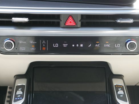 Certified 2025 Kia Sorento SX Prestige AWD/4WD image 24