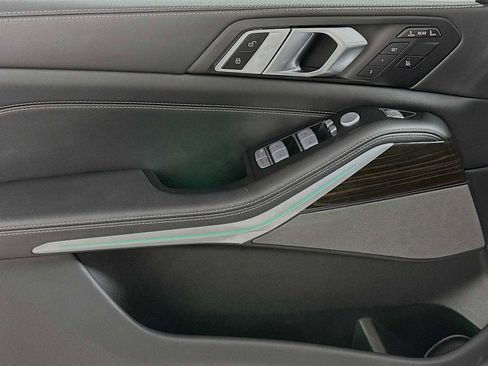 Used 2024 BMW X7 xDrive40i w/ Premium Package image 17