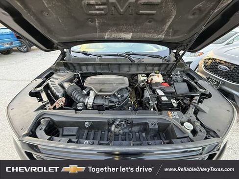 Used 2017 GMC Acadia SLT w/ LPO, Black Accent Package AWD/4WD image 31