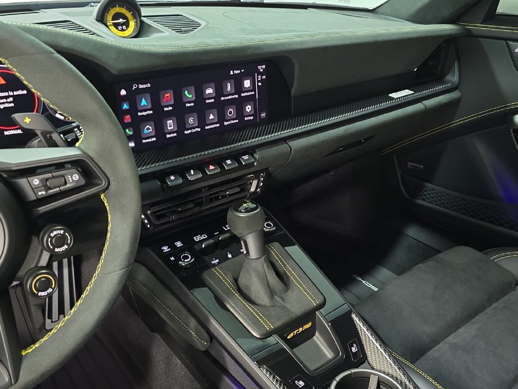 Certified 2025 Porsche 911 GT3 RS RWD image 15
