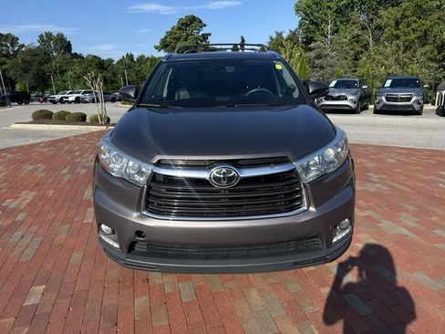Used 2015 Toyota Highlander Limited w/ Driver Technology Package AWD/4WD image 25
