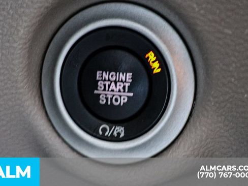Used 2023 Chrysler Pacifica Touring-L FWD image 43