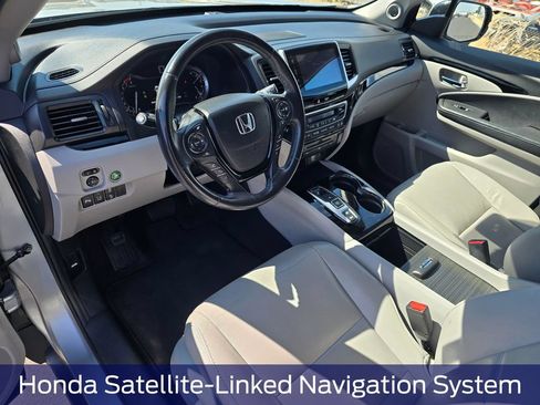 Used 2018 Honda Pilot Touring image 2