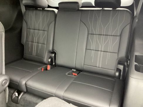 Used 2025 Buick Enclave Avenir w/ Super Cruise Package AWD/4WD image 7