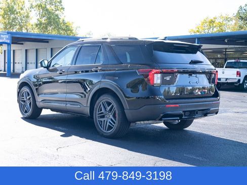 Used 2025 Ford Explorer ST-Line w/ ST-Line Street Pack image 4