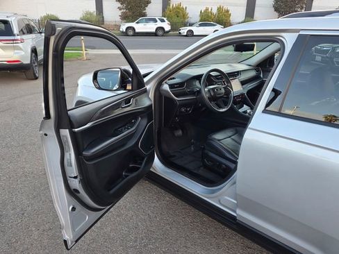 Used 2021 Jeep Grand Cherokee L Limited w/ Luxury Tech Group II image 36