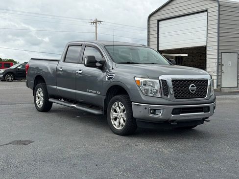 Used 2016 Nissan Titan SV RWD image 2
