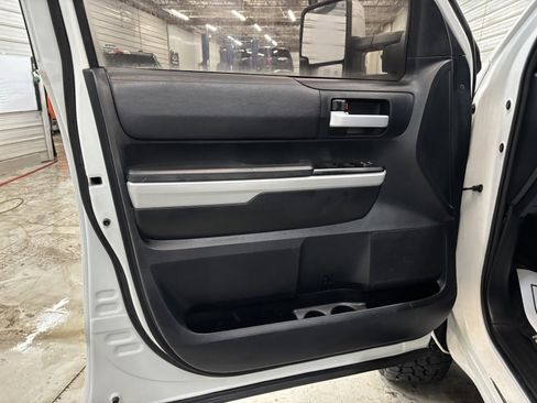 Used 2018 Toyota Tundra SR5 image 11