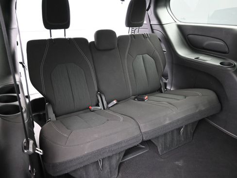 Used 2023 Chrysler Pacifica Touring FWD image 24
