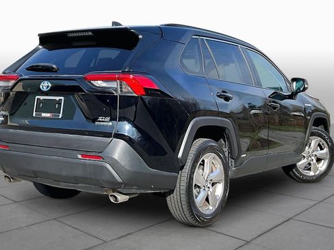 Used 2021 Toyota RAV4 XLE Premium image 13