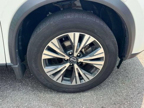 Used 2023 Nissan Rogue SV AWD/4WD image 11