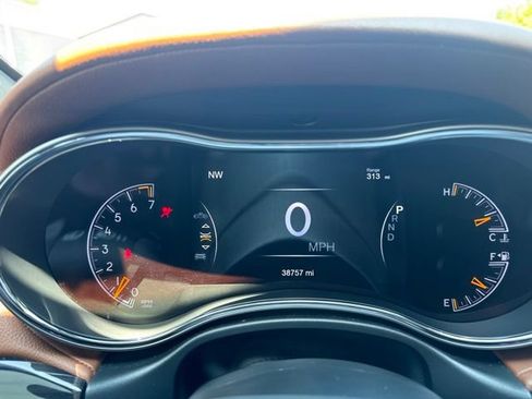 Used 2020 Jeep Grand Cherokee Overland AWD/4WD image 10