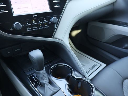 Used 2020 Toyota Camry LE image 25