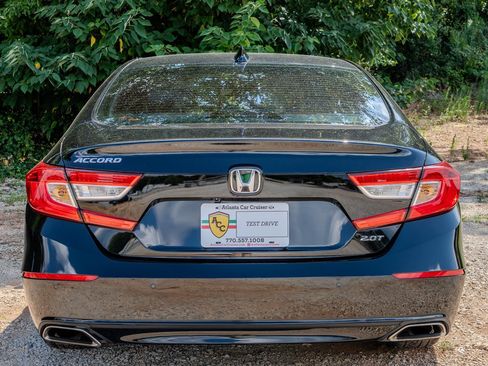 Used 2018 Honda Accord Touring image 4