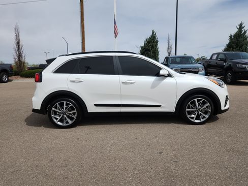 Used 2022 Kia Niro Touring Special Edition image 2