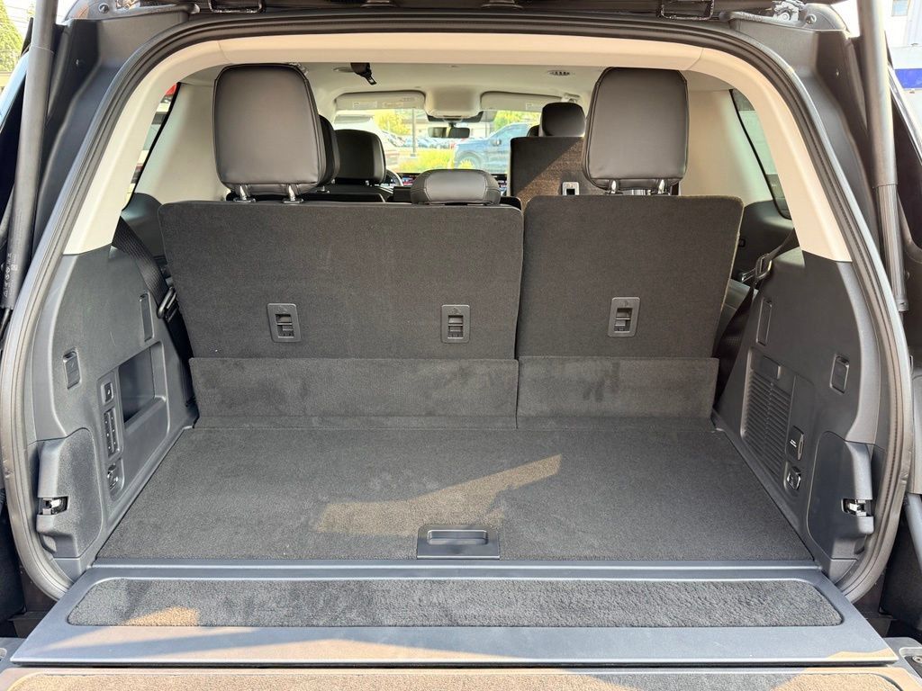 New 2027 Lincoln Navigator Premiere AWD/4WD image 26