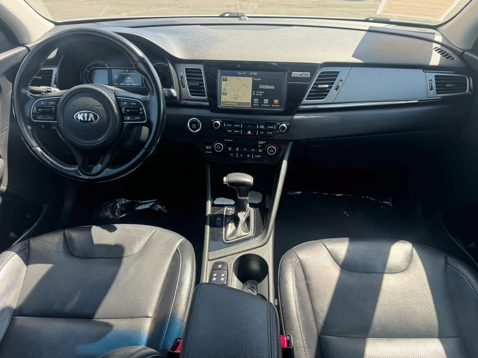 Used 2017 Kia Niro Touring w/ Advanced Technology Package FWD image 25