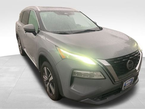 Used 2021 Nissan Rogue SL w/ Premium Package image 12