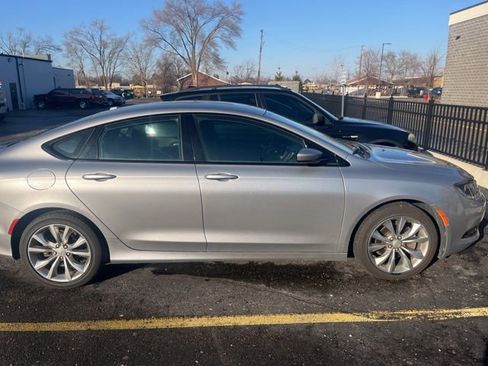 Used 2016 Chrysler 200 S w/ Comfort Group image 4