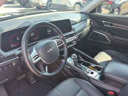 Used 2024 Kia Telluride EX w/ EX Captain's Chair Package FWD image 25
