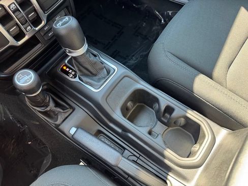 Used 2020 Jeep Wrangler Unlimited Sport AWD/4WD image 12