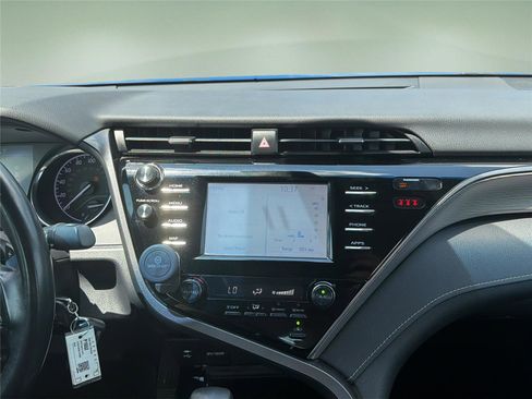 Used 2019 Toyota Camry SE FWD image 10