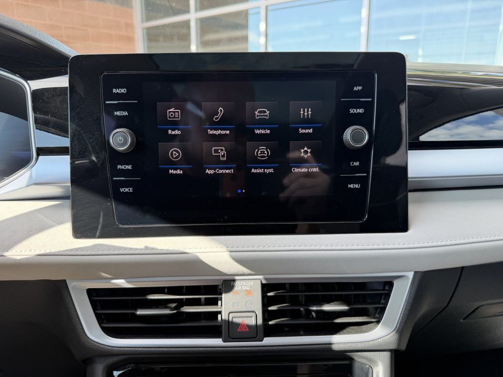 Used 2025 Volkswagen Taos SE FWD image 18